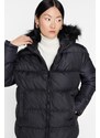 Trendyol černý nadměrný kožešinový kabát s kapucí