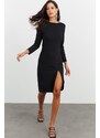 Cool & sexy dámské černé šaty s rozparkem
