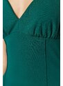 Trendyol zelené vypasované pletené mini šaty s výstřihem do V s krepovými ramínky