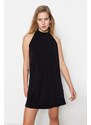 Trendyol černé mini flexibilní pletené šaty s ohlávkou