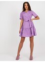 Fashionhunters Světle fialové rozevláté šaty s volánem