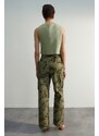 Trendyol zelené tkané kalhoty s potiskem