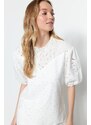 Trendyol Ecru rovný střih Mini bavlněné tkané lemované s vysokým výstřihem Brode tkané šaty
