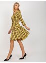 Fashionhunters Žluté elegantní kostkované šaty s volánkem a páskem