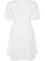 Trendyol Curve bílé tkané svatební šaty s výstřihem do V
