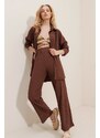 Trend Alaçatı Stili Women's Brown Crinkle With Buttons Shirt And Comfortable Cut Out Crinkle Trousers Double Suit