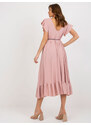 Fashionhunters Světle růžové šaty s volánem a spleteným páskem