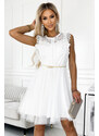 NUMOCO Bílé šaty s krajkou a zlatým páskem NATALIA Bílá