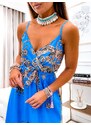 Webmoda Dámské dlouhé vzorované saténové šaty s rozparkem a páskem - modré