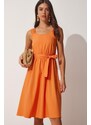 Happiness İstanbul Dámské oranžové páskové šaty Ayrobin