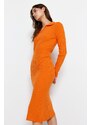 Trendyol Orange Midi pletené šaty s rolákem