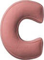 Yellow Tipi Korálově růžový sametový polštář písmeno C 40 cm