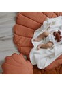 Moi Mili Cihlově oranžová dětská hrací deka Shell 115 x 110 cm