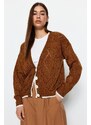 Trendyol hnědý prolamovaný/perforovaný pletený svetr