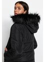 Trendyol černá nadměrná kožešina s kapucí nepromokavá bunda prošívaná péřová bunda