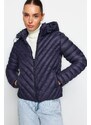 Trendyol Navy Blue vypasovaná nafukovací bunda s kapucí