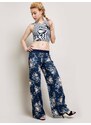 GNGbasic Swedish trousers decorated with a print in navy blue roses