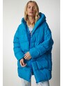 Happiness İstanbul Dámský nebesky modrý oversize péřový kabát s kapucí