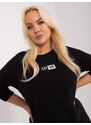 Fashionhunters Černá halenka plus size s nášivkou