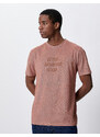 Koton Motto vyšívané tričko Slim Fit Crew neck s krátkým rukávem