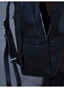 BudesIN Černý koženkový batůžek Ari s postranními kapsami