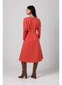 B273 Rozšířené šaty se zataženým pasem - cihlově červená