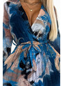 numoco basic YSABEL - Plisované dámské šaty s výstřihem, dlouhými rukávy, páskem a se vzorem světle modrých vln