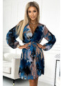 numoco basic YSABEL - Plisované dámské šaty s výstřihem, dlouhými rukávy, páskem a se vzorem světle modrých vln