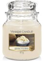 Yankee Candle vonná svíčka Classic ve skle střední Coconut Rice Cream 411 g