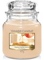 Yankee Candle vonná svíčka Classic ve skle střední Freshly Tapped Maple 411 g