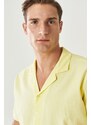 ALTINYILDIZ CLASSICS Men's Yellow Comfort Fit Comfy Cut Monocollar Short Sleeved Straight Linen Shirt.