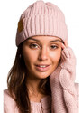 BK059 Žebrovaná pletená čepice s odznakem z umělé kůže - růžová