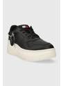 Sneakers boty Tommy Jeans TJW RETRO BASKET FLATFORM CHARM černá barva, EN0EN02421
