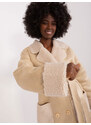 Fashionhunters Béžový zimní kabát z ovčí kůže s páskem
