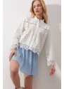 Trend Alaçatı Stili Women's White Lace Embroidered Hole Openwork Crop Woven Shirt