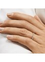 Jemný snubní prsten s diamanty v bílém zlatě KLENOTA K0767012