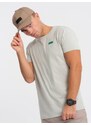Ombre Clothing Jedinečné světle šedé bavlněné tričko s nášivkou V2 TSCT-0151