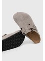 Semišové pantofle Birkenstock Boston pánské, šedá barva, 1027040