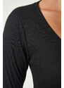 Happiness İstanbul Women's Black V-Neck Crop Knitted Blouse