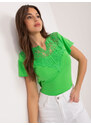 Fashionhunters Světle zelená halenka s krajkou a krátkými rukávy