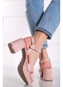 XTI Světle růžové semišové sandály na hrubém podpatku 142359