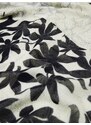 Černo-krémový dámský květovaný šátek Desigual Welcome To Creta - Dámské
