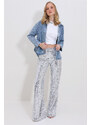 Trend Alaçatı Stili Women's Blue Snow Washed Trok Embroidered Buttoned Front Jean Jacket