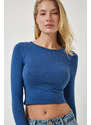 Happiness İstanbul Women's Indigo Blue Crew Neck Basic Crop Knitted Blouse