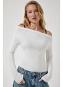 Happiness İstanbul Women's White Boat Neck Knitted Blouse