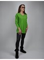 Zelený svetr s véčkovým výstřihem