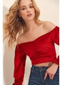 Trend Alaçatı Stili Women's Red Crew Neck Velvet Crop Top With Smocking