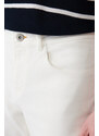 Avva Men's White Plain Wash Flexible Slim Fit Slim Fit Jeans