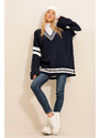 Trend Alaçatı Stili Women's Navy Blue V-Neck Stripe Blocked Side Slits Oversize Sweater
