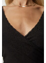 Happiness İstanbul Women's Black Guipure Detailed V-Neck Knitted Crop Blouse